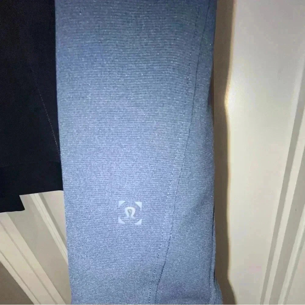 Mens Lululemon navy full zip jacket - Picture 4 of 4